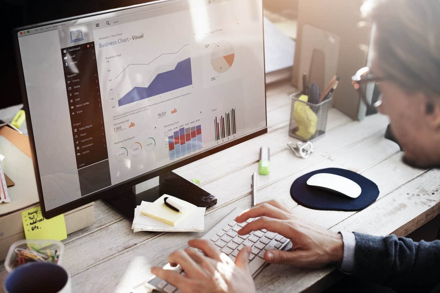 Real-time analytics in 3PLs provide visibility into inventory and shipping, helping businesses optimize operations and improve decision-making (Source: Internet)