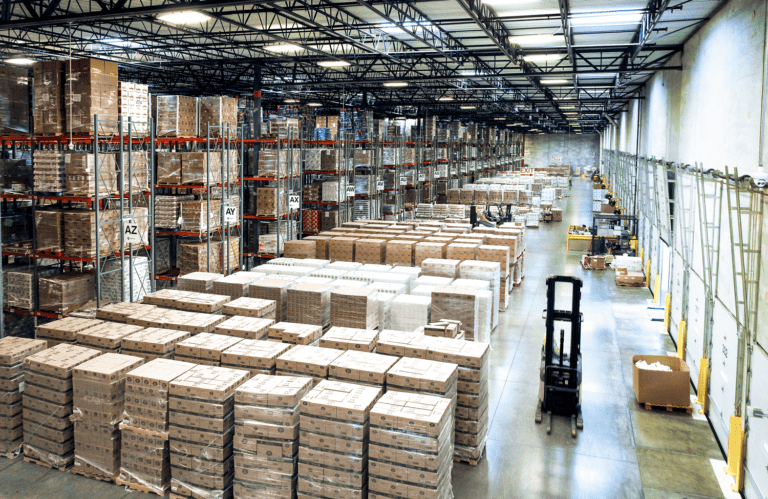 Fulfillment centers optimize storage and manage inventory in real-time to prevent stockouts and reduce carrying costs (Source: Internet)