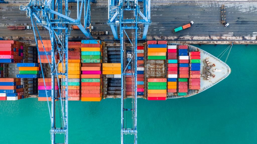 Shipping rates fluctuate with fuel costs, seasonal demand, and carrier strategies, impacting overall fulfillment expenses (Source: Internet)