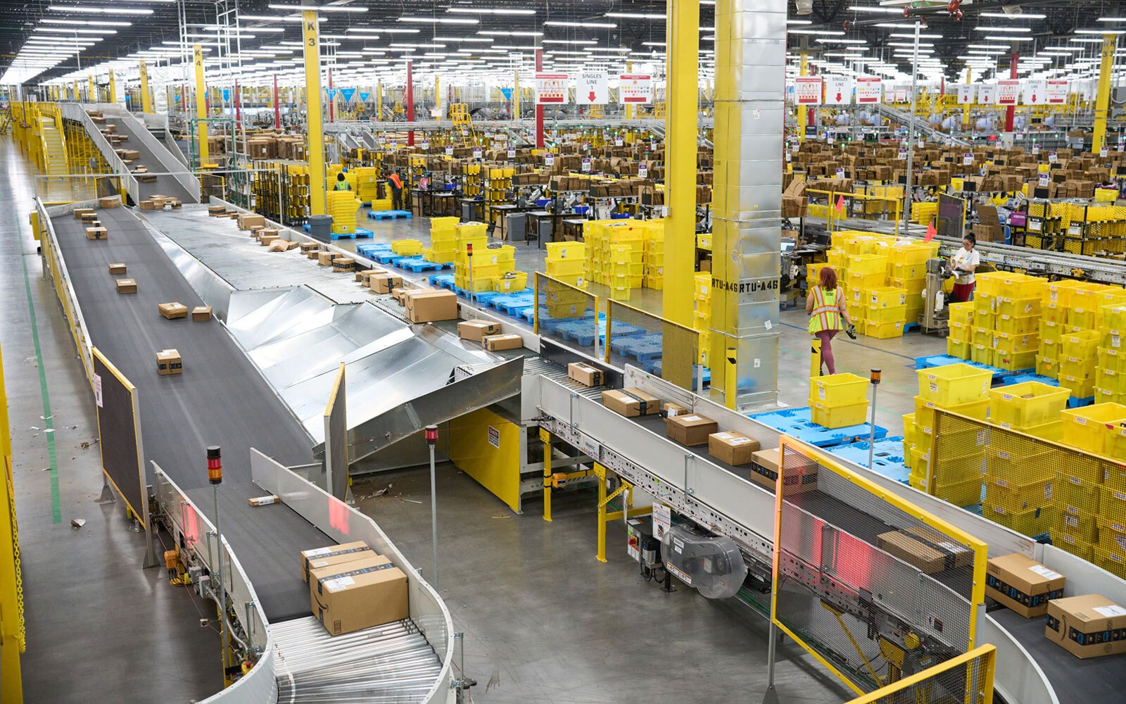 FBA handles storage, shipping, and service for sellers, offering Prime access and fast delivery but with added storage and fulfillment fees (Source: Internet)