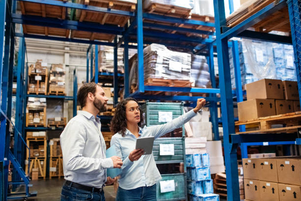 A fulfillment center handles storage, processing, and direct-to-consumer shipping to streamline e-commerce logistics (Source: Internet)