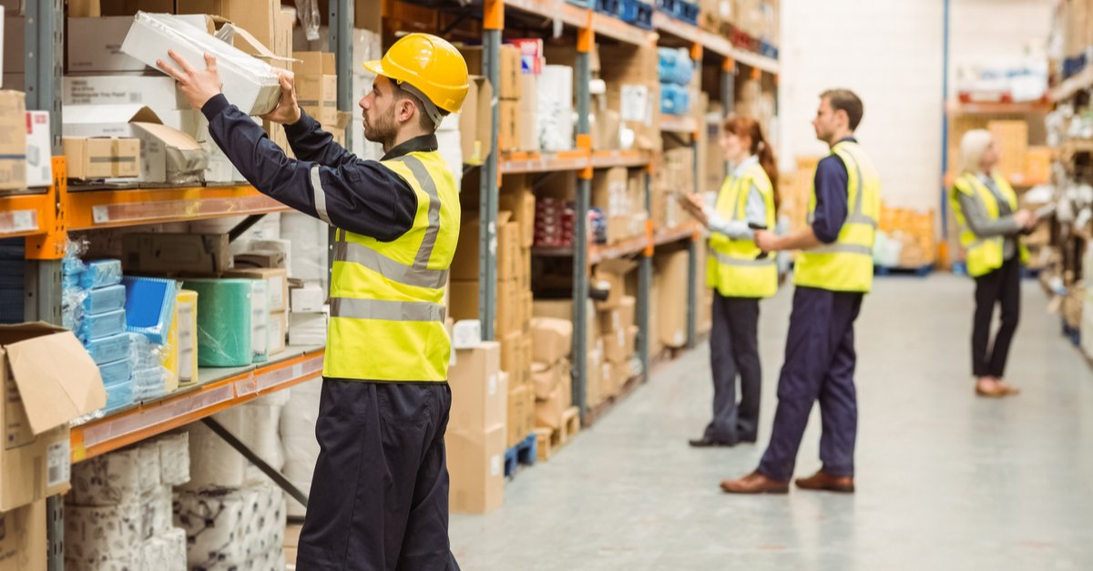Fulfillment center vs. warehouse: Choose based on your need for fast delivery (B2C) or bulk storage (B2B) (Source: Internet)