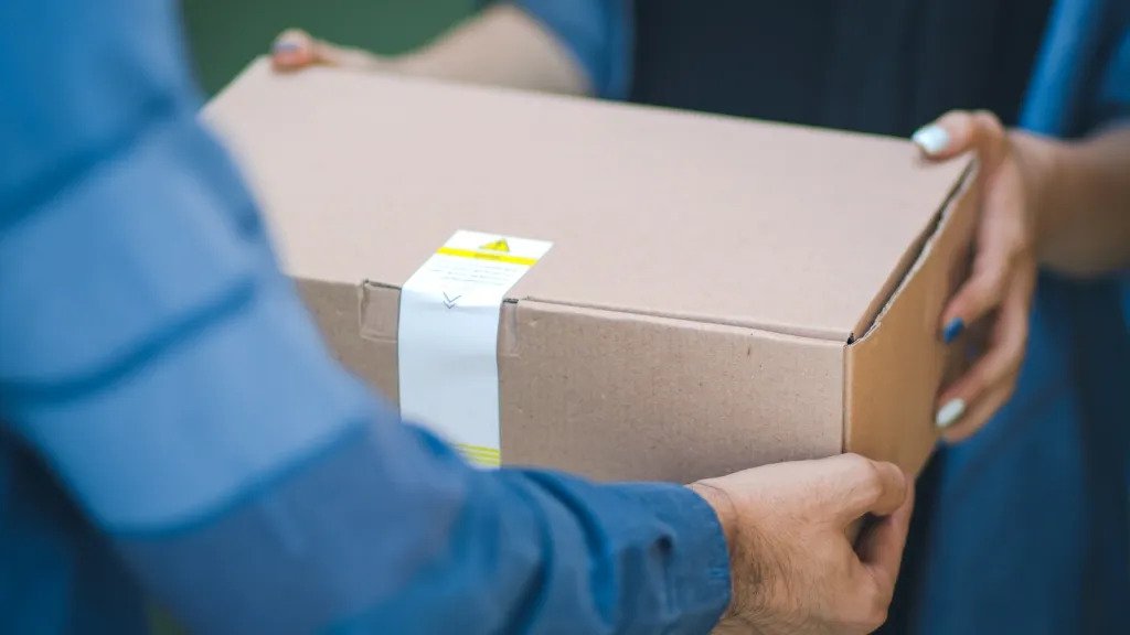 Hybrid fulfillment offers scalable control, faster delivery, and lower costs—ideal for growing businesses with diverse logistics needs (Source: Internet)
