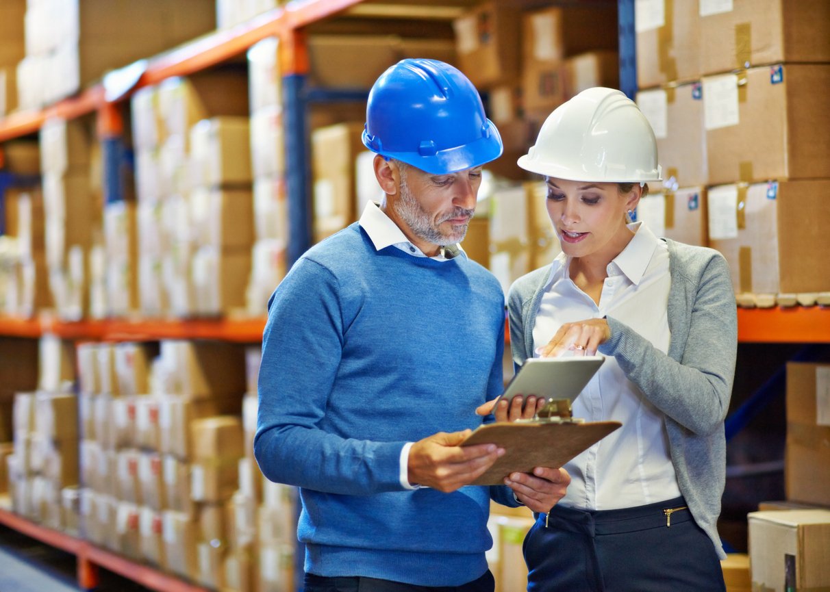 Chi phí của in-house fulfillment bao gồm lao động, lưu trữ, đóng gói, vận chuyển, công nghệ và chi phí chung - thay đổi theo quy mô và hiệu quả (Nguồn: Internet)