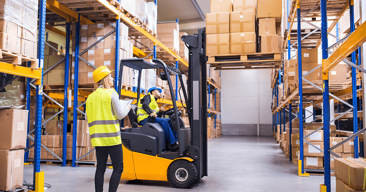Một kho quốc tế giúp tăng tốc độ hoàn tất đơn hàng xuyên biên giới bằng cách lưu trữ và phân phối hàng hóa gần hơn với khách hàng toàn cầu (Nguồn: Internet)