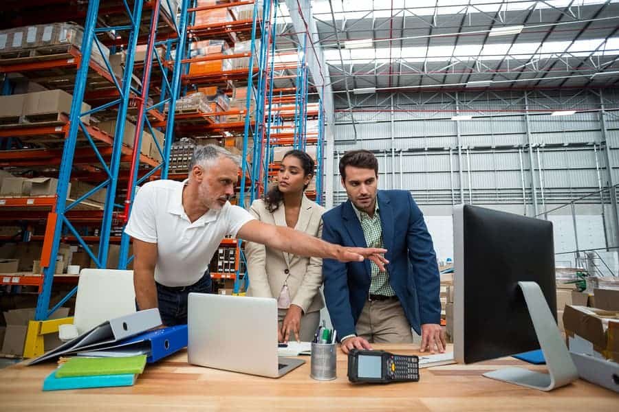 In-house fulfillment gives businesses full control by managing storage, packing, and shipping internally (Source: Internet)