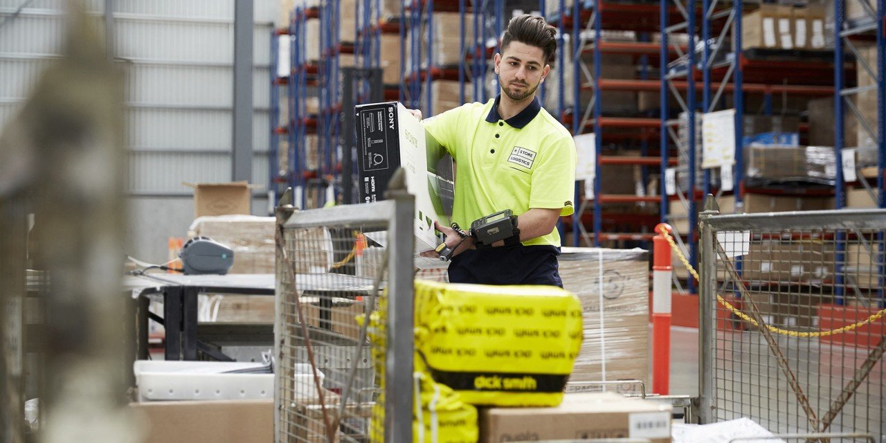 Strategically located fulfillment centers help speed up delivery and boost customer satisfaction (Source: Internet)