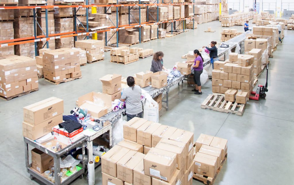 Partnering with a 3PL provider helps businesses boost supply chain efficiency through expert logistics support (Source: Internet)