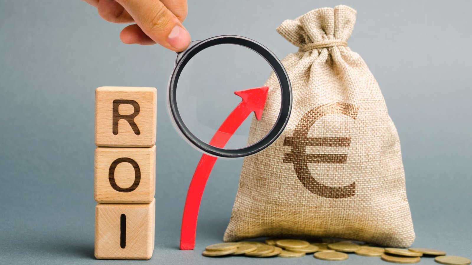 A WMS delivers strong ROI by reducing errors, cutting labor costs, and boosting inventory accuracy and customer satisfaction (Source: Internet)