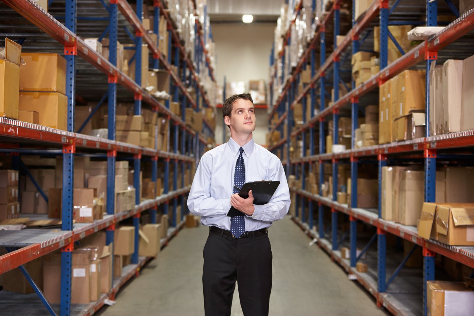 Adopting a WMS improves inventory accuracy and streamlines warehouse operations for greater efficiency (Source: Internet)