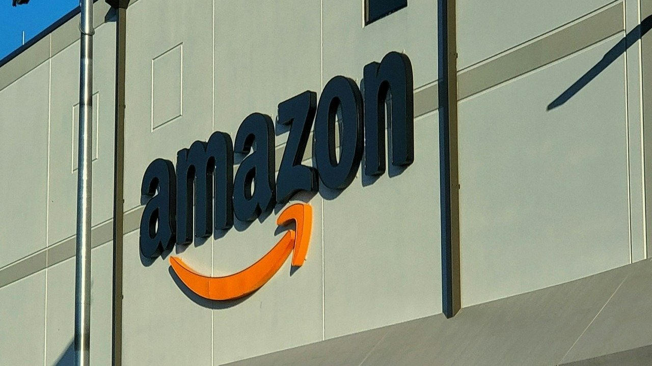 Amazon AWD is for those who want to simplify their operation of logistics (Source: Internet)