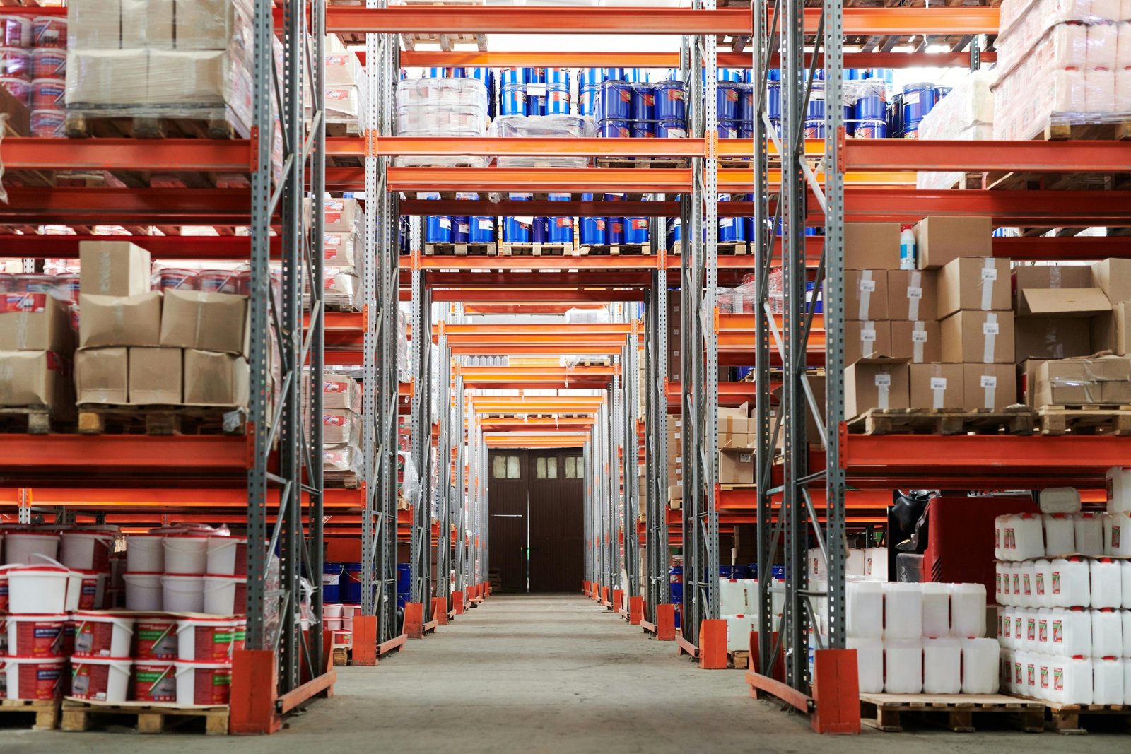 AWD offers lower storage fees but higher fulfillment fees compared to FBA, balancing overall costs for sellers (Source: Internet)