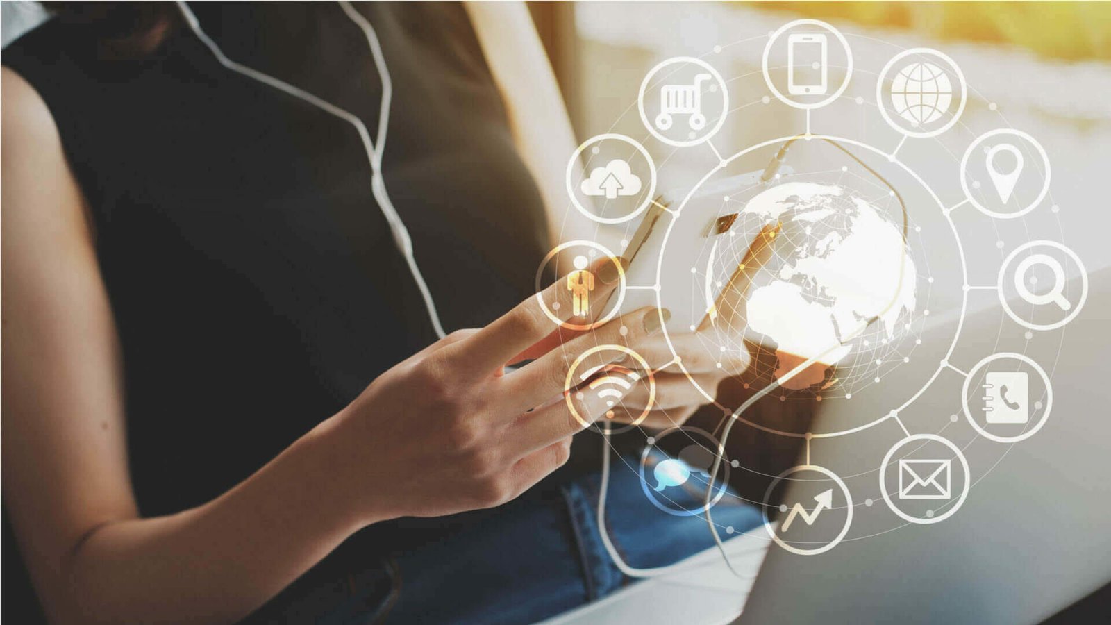 Omnichannel fulfillment integrates inventory and orders across all channels, ensuring a seamless customer experience and real-time updates (Source: Internet)