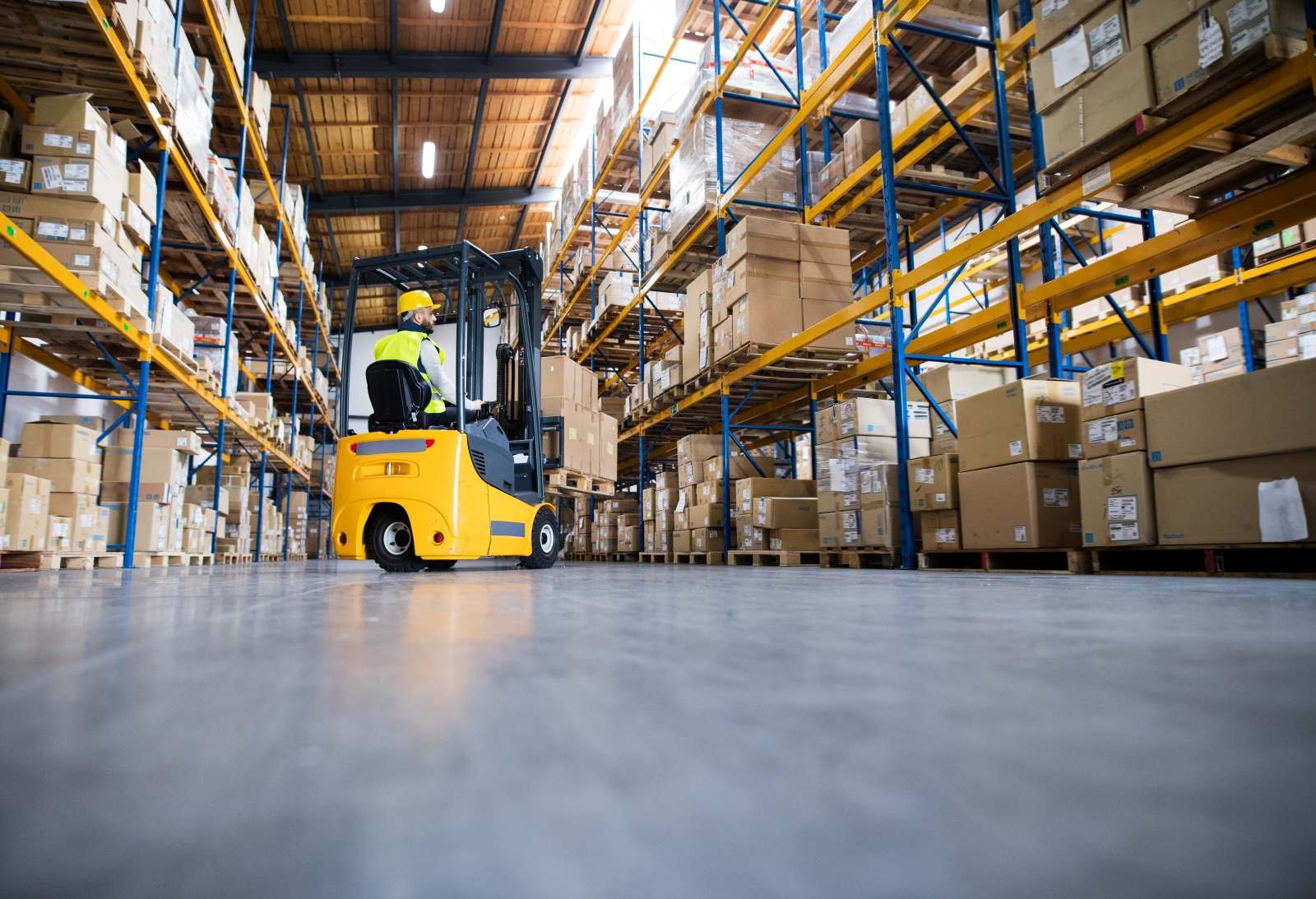Public warehouses offer month-to-month leasing, allowing businesses to adapt quickly to market changes (Source: Internet)