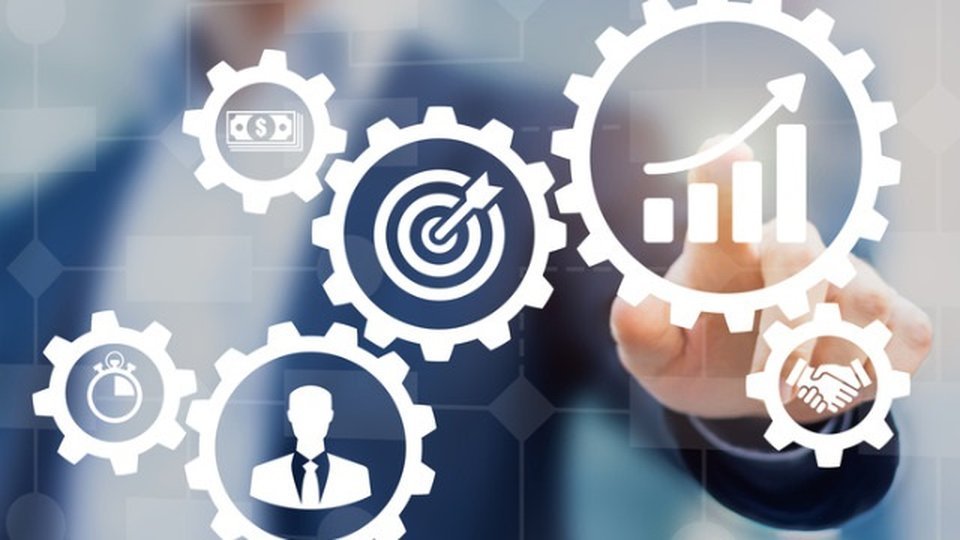 Automation in digital warehousing enhances operational efficiency, reducing processing time and labor costs while increasing throughput and productivity (Source: Internet)