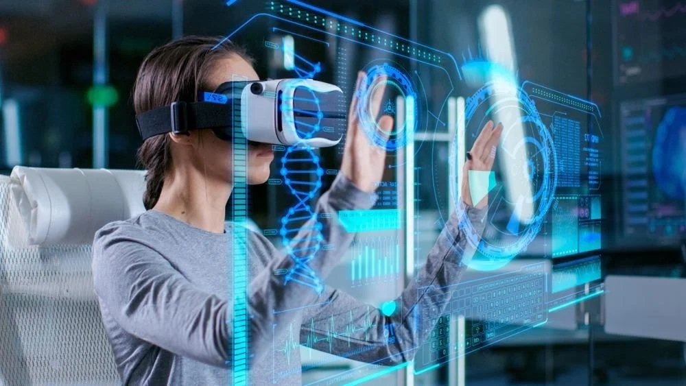 AR technology enhances warehousing by providing hands-free visual cues for picking, training, and quality control (Source: Internet)