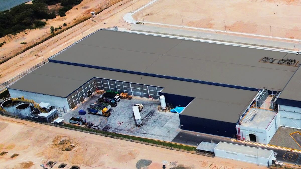 Store goods in distribution centers helps minimize the cost (Source: Internet)