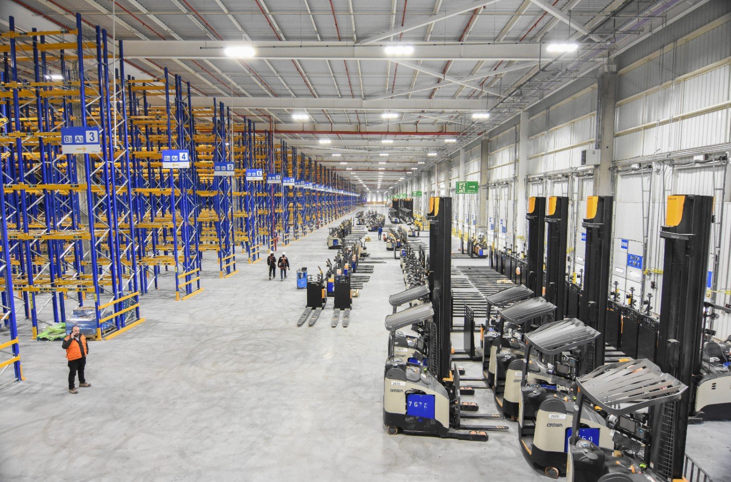It costs too much to run distribution centers (Source: Internet)