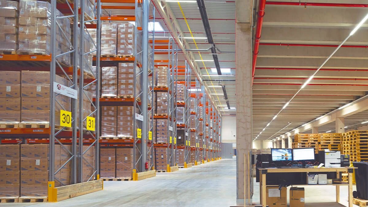 Consolidation warehouses enhance shipment efficiency by combining loads from multiple suppliers to reduce costs (Source: Internet)