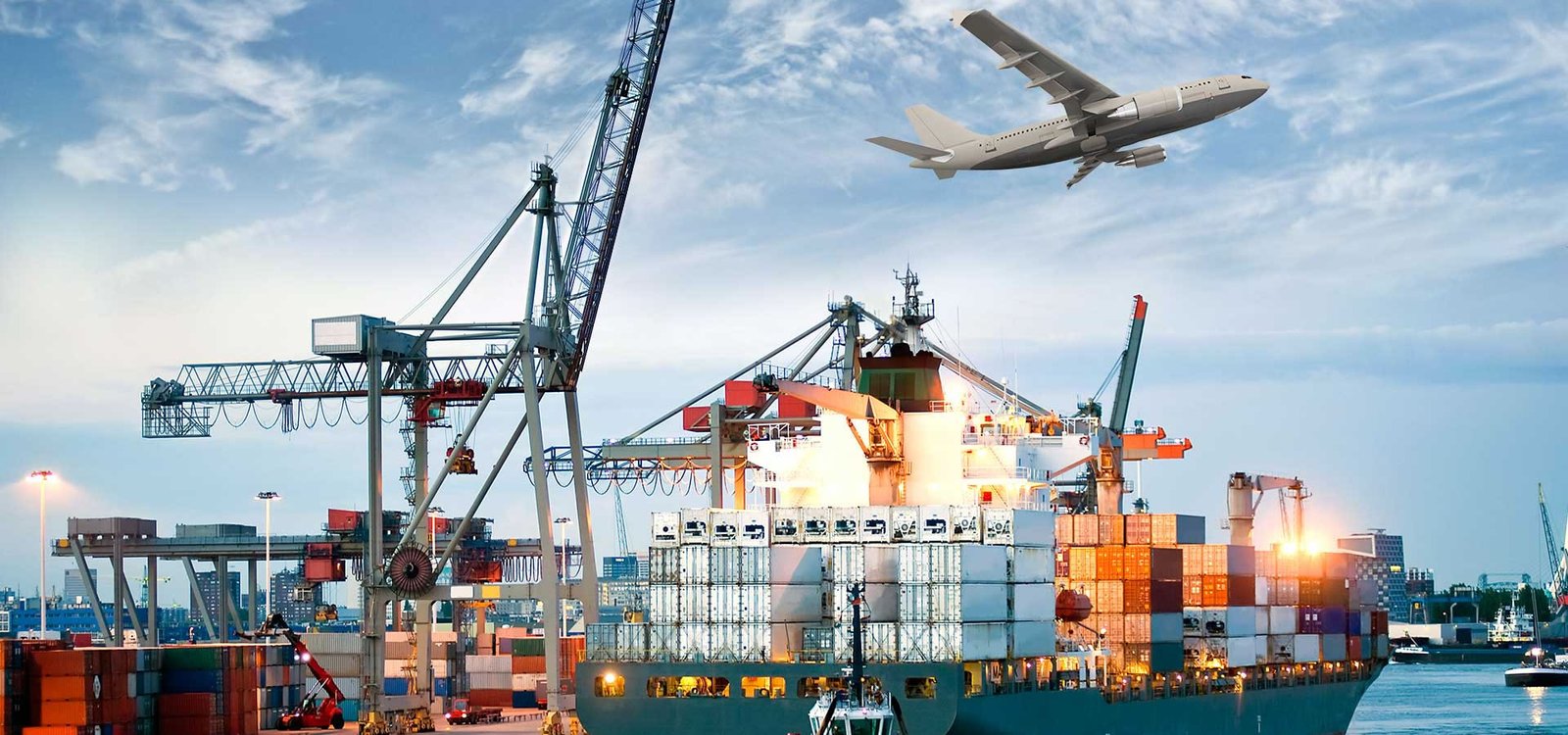 Logistics providers must consider factors like cargo weight, volume and delivery timeframes to optimize each cargo movement (Source: Internet)