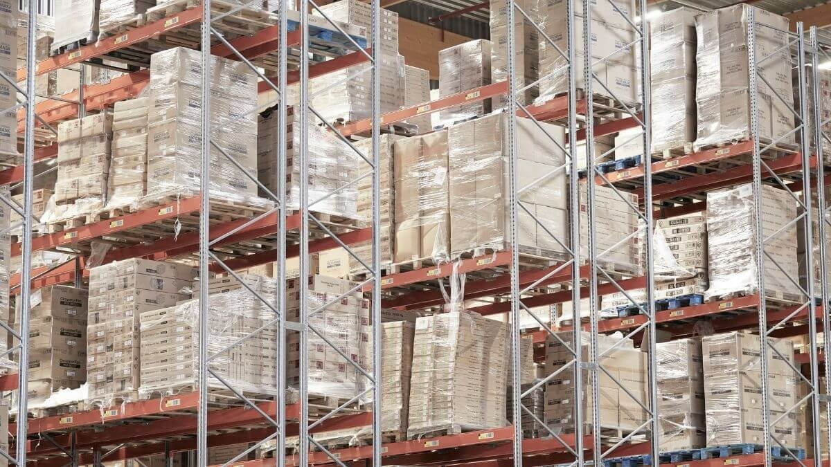 Key characteristics of a transit warehouse