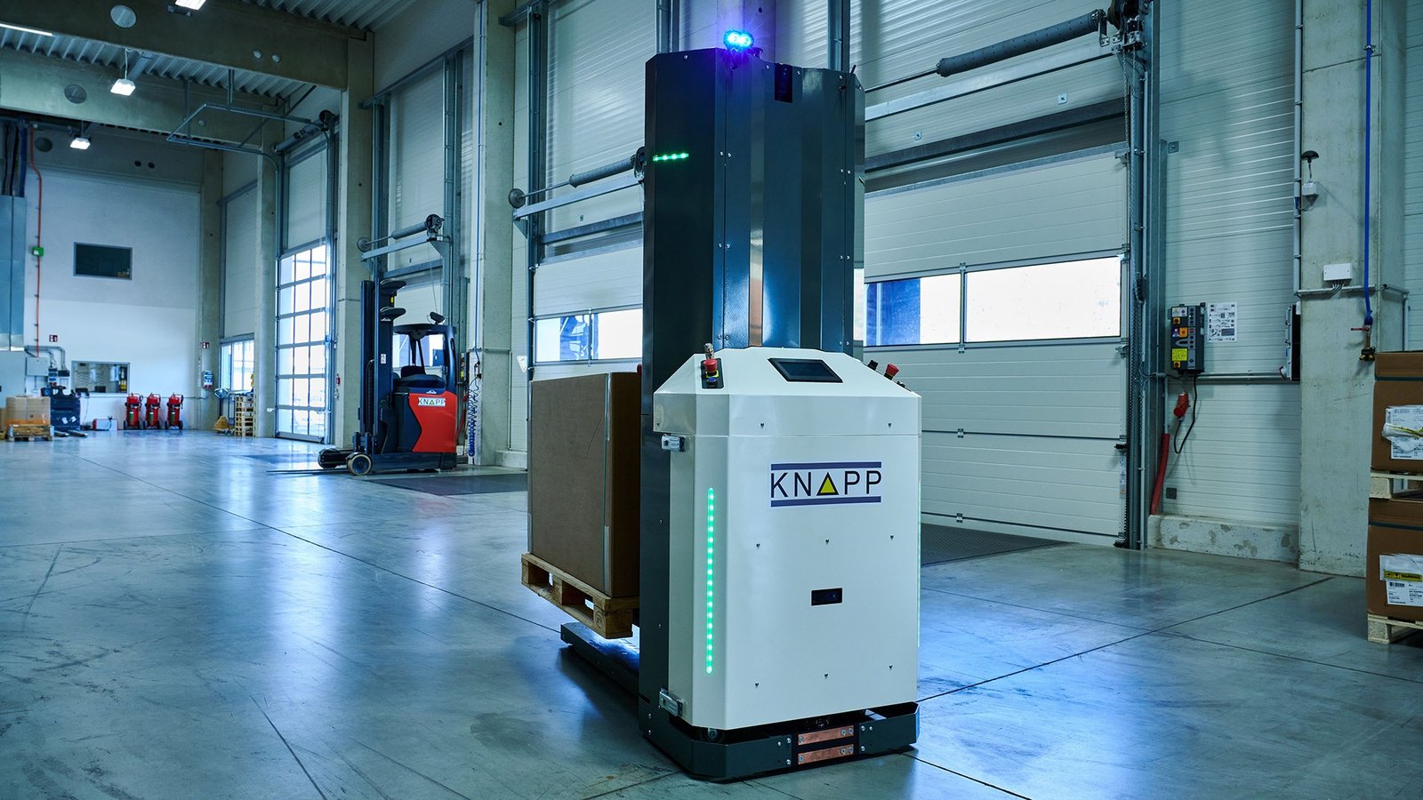 AMR Forklift (AMR Pallet Mover – APM)